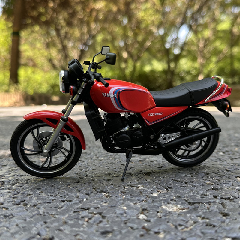 1:12 YAMAHA RZ250 RD250LC Alaş - Model Kit Aoshima incelemesi ve fiyatı